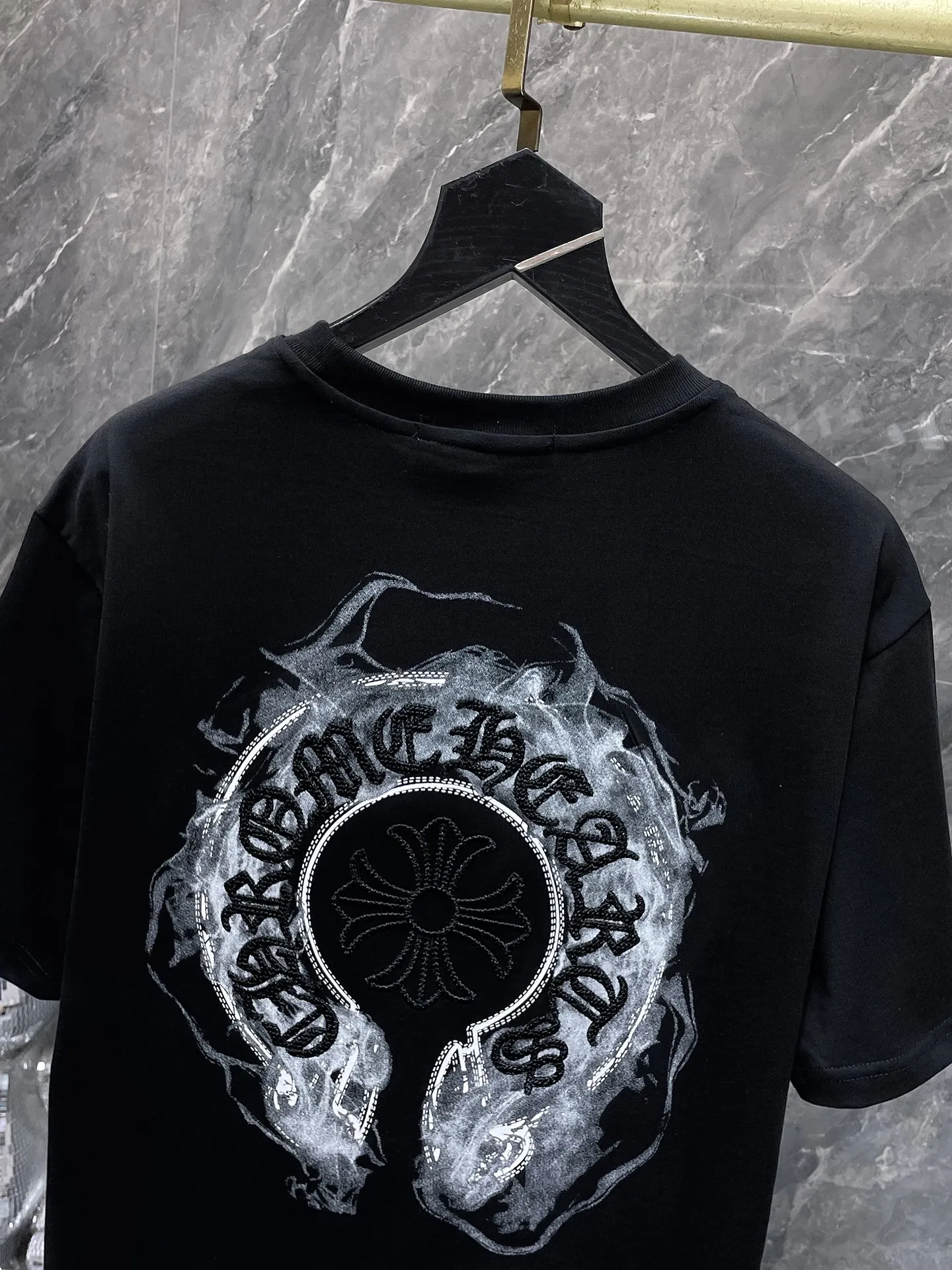 P166 New Chrome Hearts 25ss for summer. High-weight, environmentally friendly and high-quality top-grade fabric. 280g. Crocodile Sanskrit cross embroidery. Hand-painted short-sleeved. Vacuum embroidery method! Heavy embroidery! ! ! Tens of thousands of needles! ! Counter synchronization 1:1 replica version Recommended color: black white Code number: S, M, L, XL
